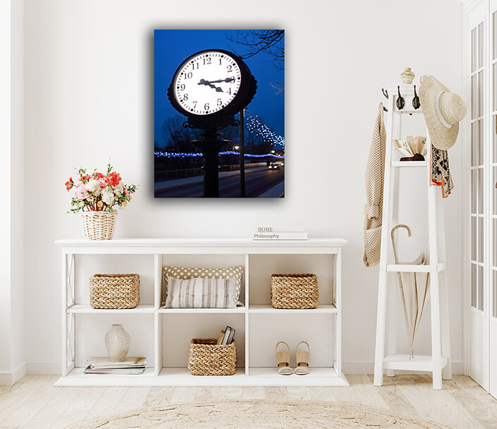 WEB005 0049 MP 0035 8691578 clock in the night AOAY6364