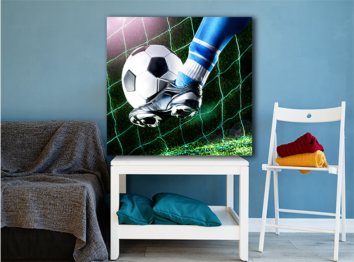 WEB006 0013 MP 0020 11832190 foot kicking soccer ball AOAY5809