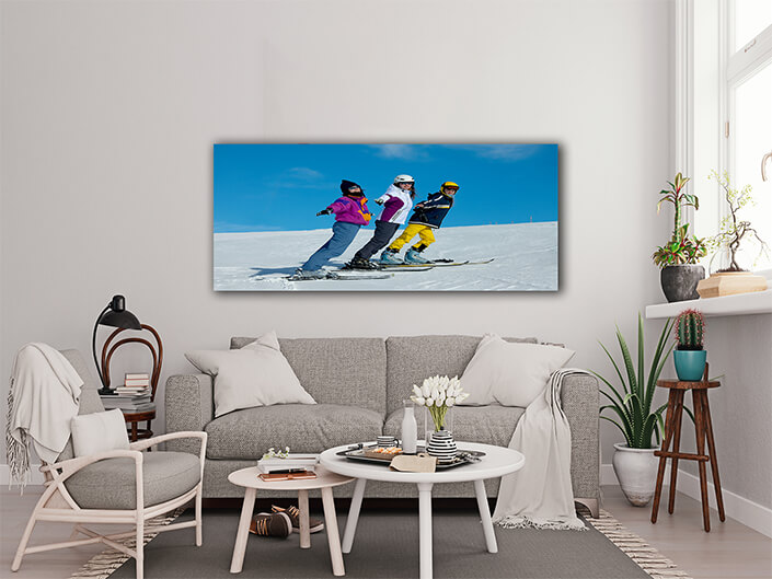 WEB006 0081 ML 0081 7182908 Skiers having fun in winter AOAY7209