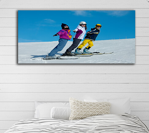 WEB008 0076 ML 0081 7182908 Skiers having fun in winter AOAY7209