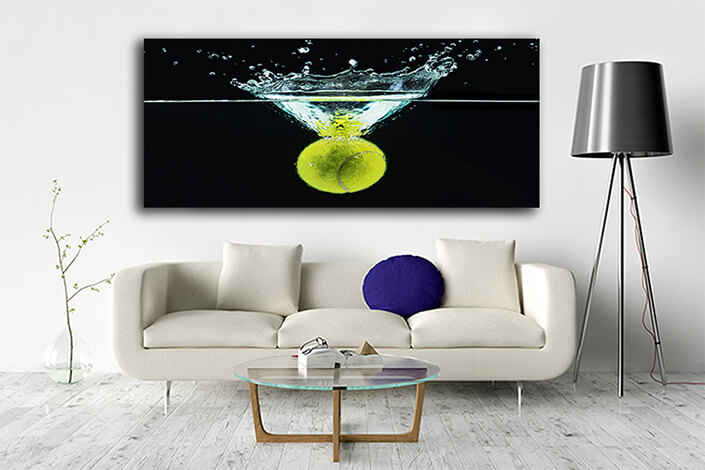 WEB005 0038 ML 0009 43091334 tennis ball falling in water with a splash against dark background AOAY5716