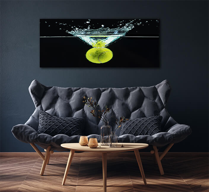 WEB006 0043 ML 0009 43091334 tennis ball falling in water with a splash against dark background AOAY5716